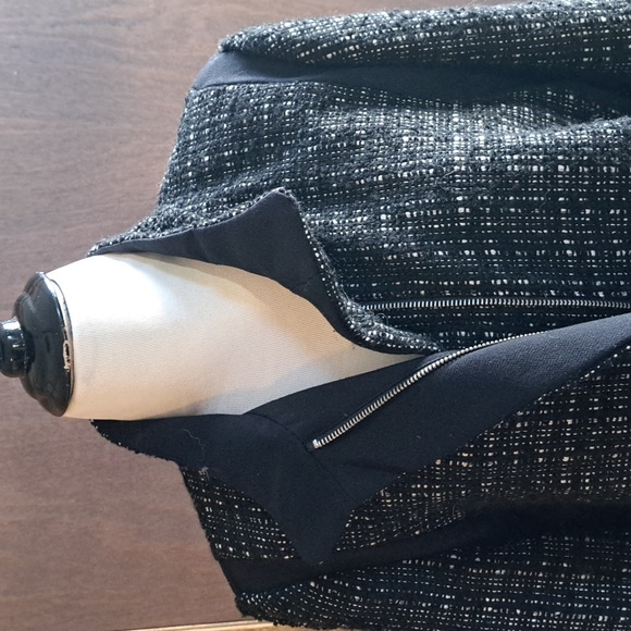 Size large, black/white tweed Liz Claiborne zipped jacket - Picture 3 of 7